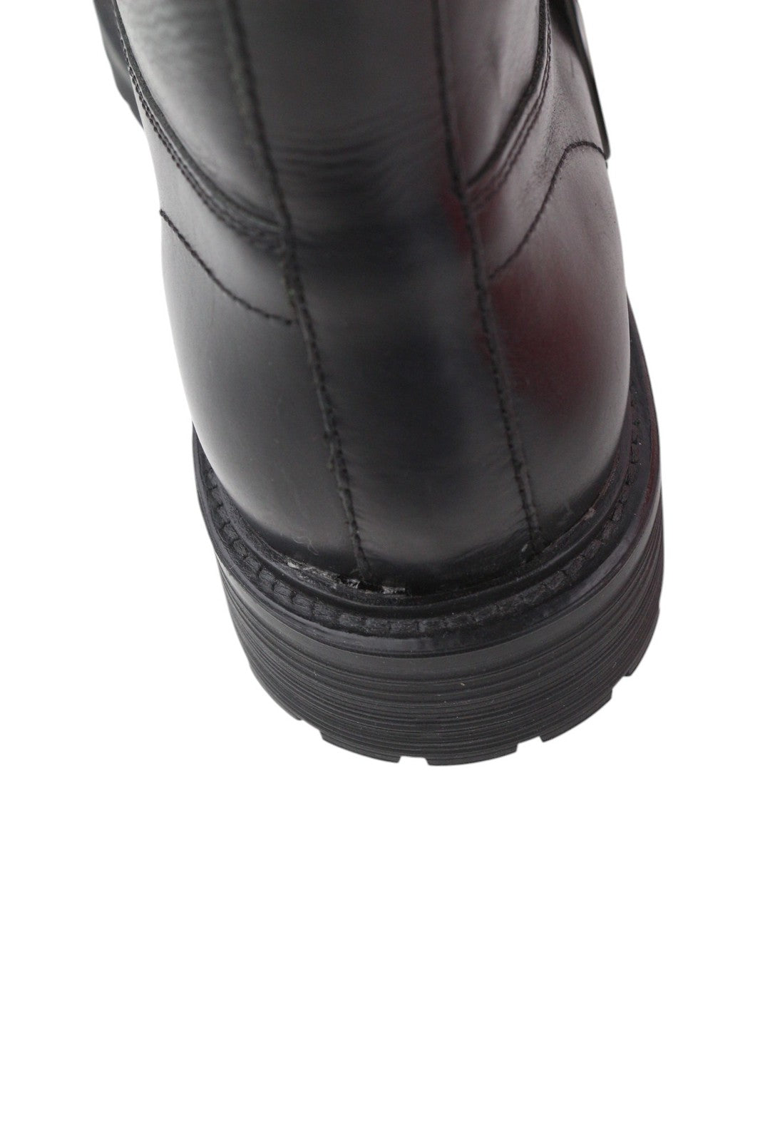 DIESEL D-Alabhama CB vyriški batai, juodi odiniai, vidutinio ūgio, 43 €, rekomenduojama kaina – 295 €, migdolų nosis. 