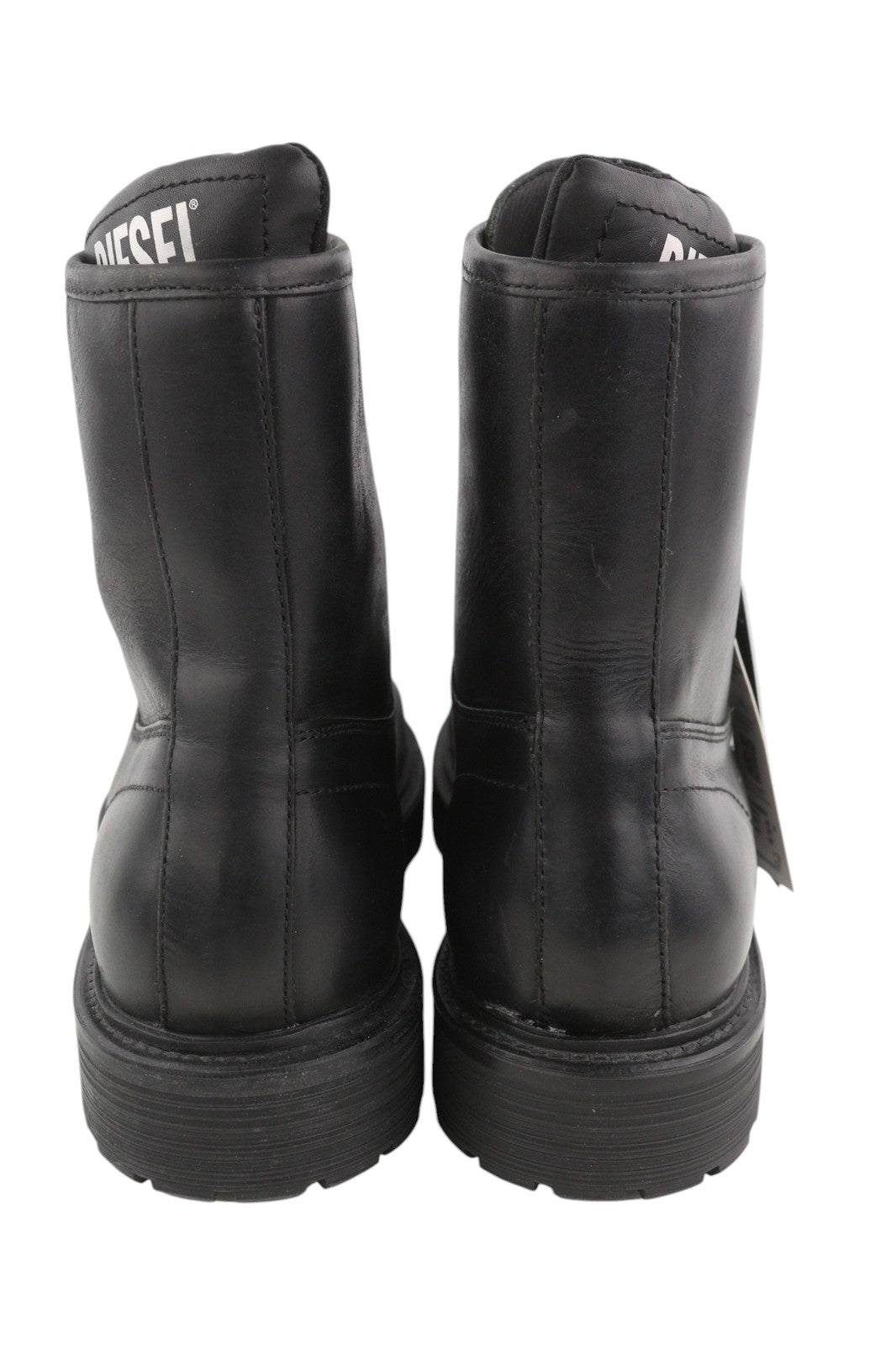 DIESEL D-Alabhama CB vyriški batai, juodi odiniai, vidutinio ūgio, 43 €, rekomenduojama kaina – 295 €, migdolų nosis. 