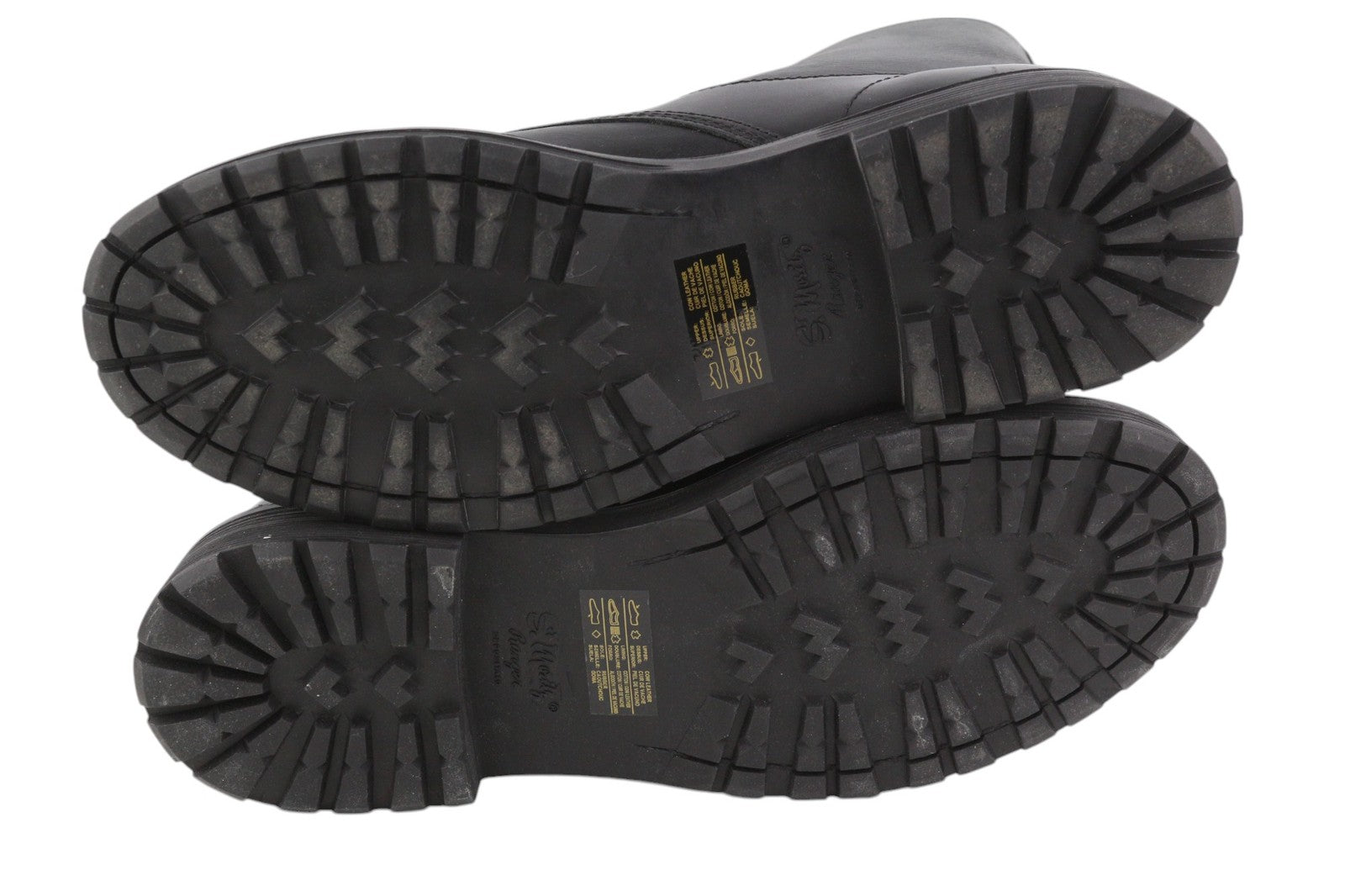 DIESEL D-Alabhama CB vyriški batai, juodi odiniai, vidutinio ūgio, 43 €, rekomenduojama kaina – 295 €, migdolų nosis. 