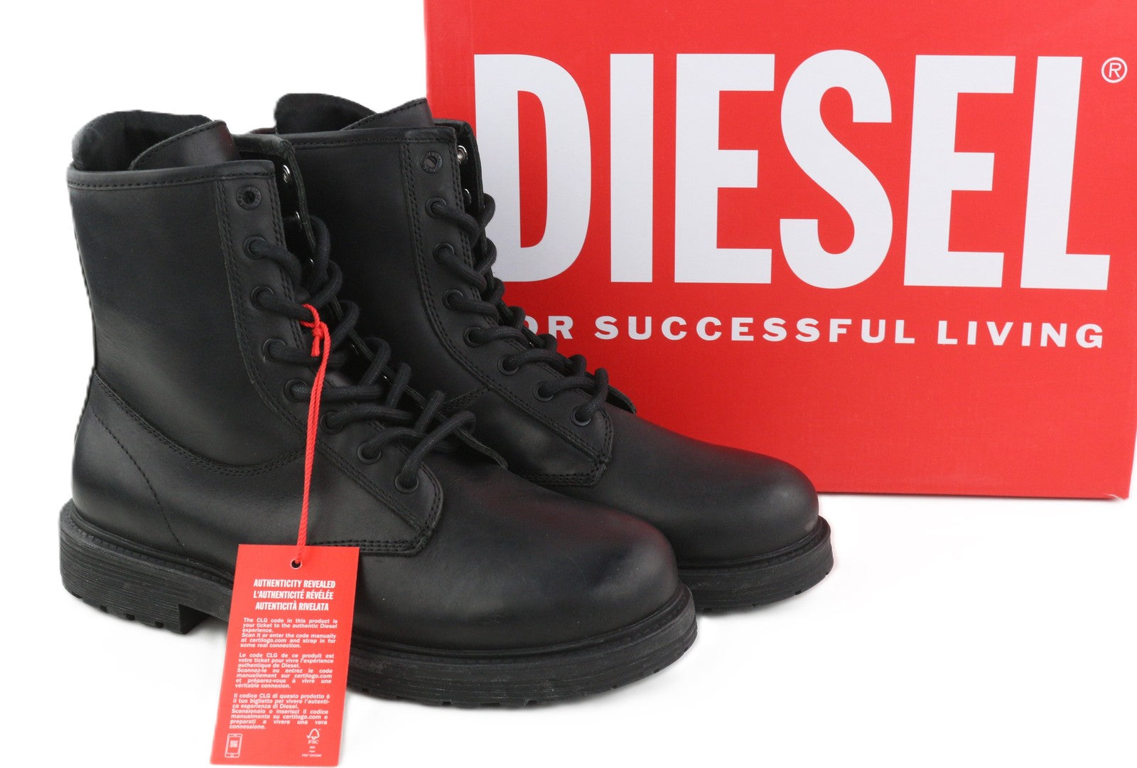 DIESEL D-Alabhama CB vyriški batai, juodos odos, 43 dydis, su raišteliais ir migdolų nosimi, kaina – 295 €. 