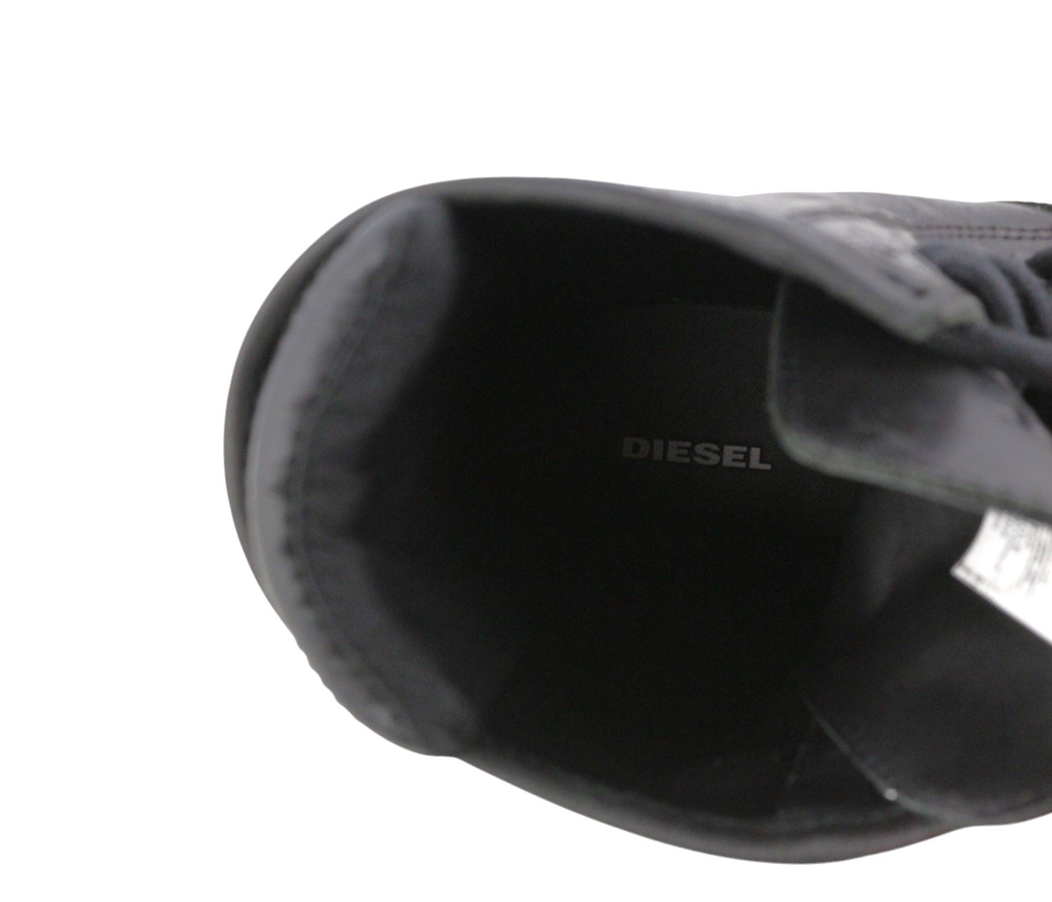 DIESEL D-Alabhama CB vyriški batai, juodos odos, 43 dydis, su raišteliais ir migdolų nosimi, kaina – 295 €. 