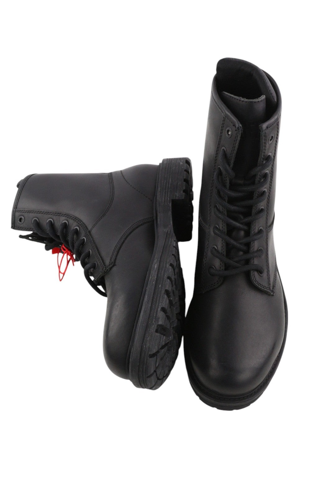 DIESEL D-Alabhama CB vyriški batai, juodos odos, 43 dydis, su raišteliais ir migdolų nosimi, kaina – 295 €. 