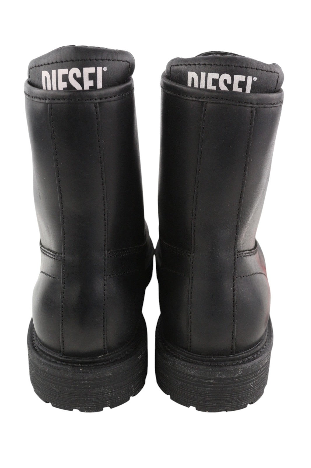 DIESEL D-Alabhama CB vyriški batai, juodos odos, 43 dydis, su raišteliais ir migdolų nosimi, kaina – 295 €. 