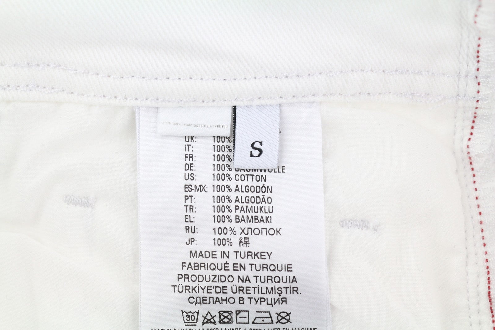 DIESEL De-Mury moteriški šortai S, džinsiniai, balti, atlenkiami kelnės su sagomis, rekomenduojama kaina – 170 € 