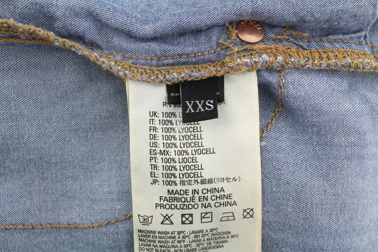 DIESEL De-Shanny moteriškas romperis 2XS, skalbtos mėlynos spalvos, džinso imitacijos, su elastinėmis juosmens kišenėmis. 