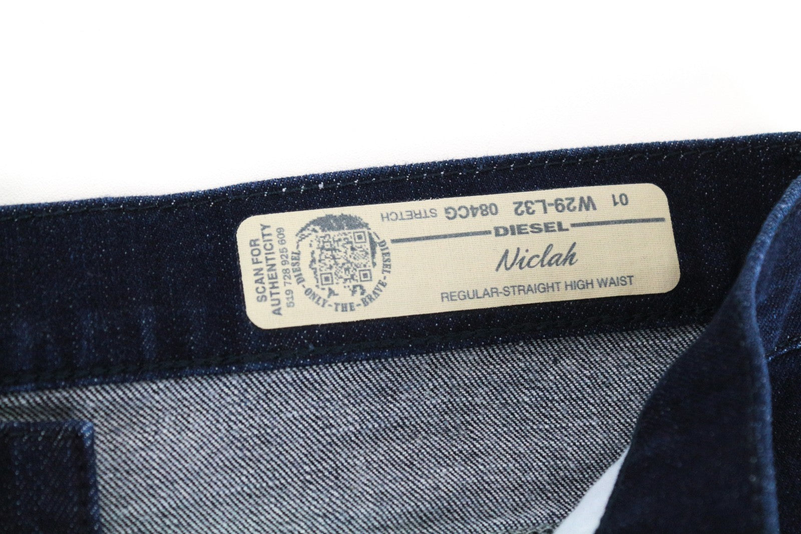 DIESEL Niclah 084CG moteriški džinsai W29/L32 tiesūs mėlyni medvilniniai tamprūs aukštu juosmeniu 