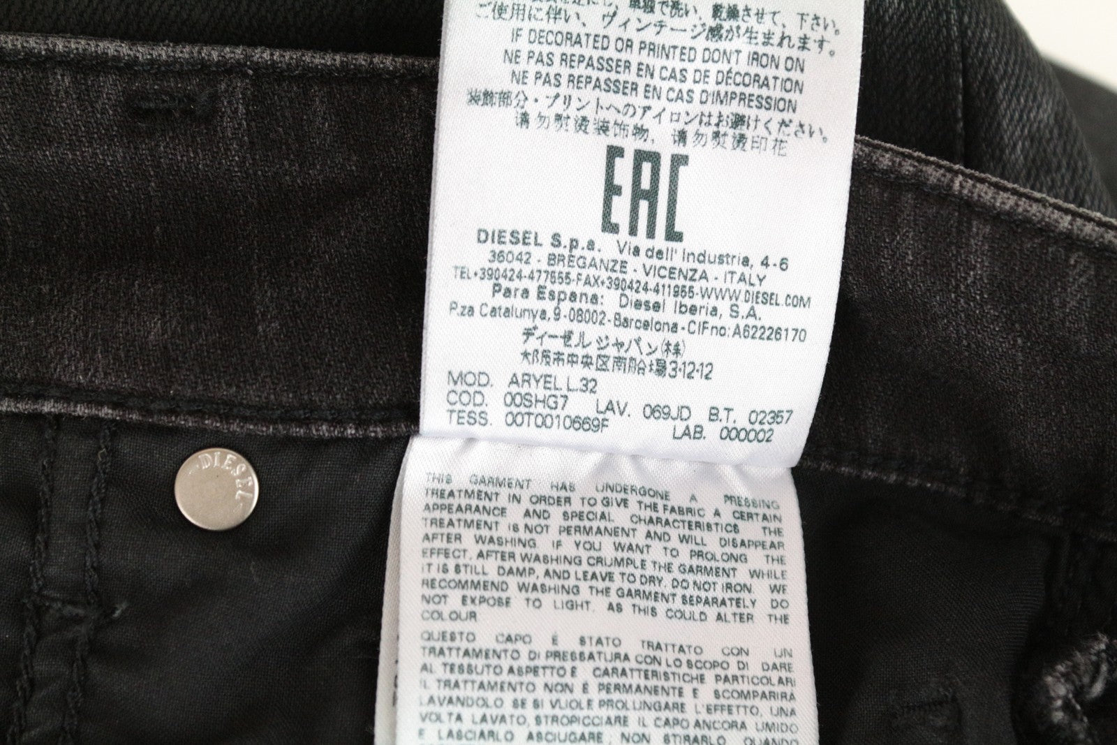 DIESEL Aryel 069JD moteriški džinsai W26/L32 dengti tamprūs tiesūs juodi 