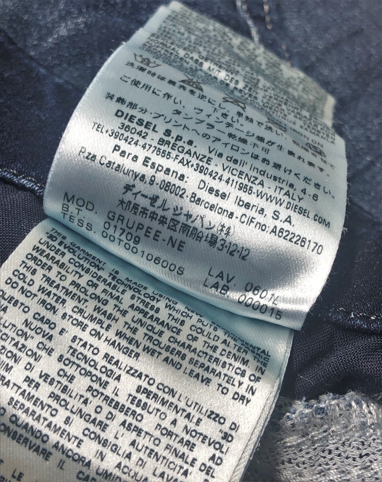 DIESEL Grupee-NE 0601L moteriški džinsai W25 Jogg Sweat Super Slim Stretch tamsiai mėlyni 