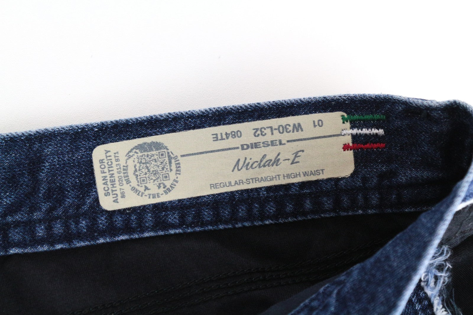 DIESEL Niclah-E 084TE moteriški džinsai W30/L32 tiesūs medvilniniai mėlyni skalbti džinsai 