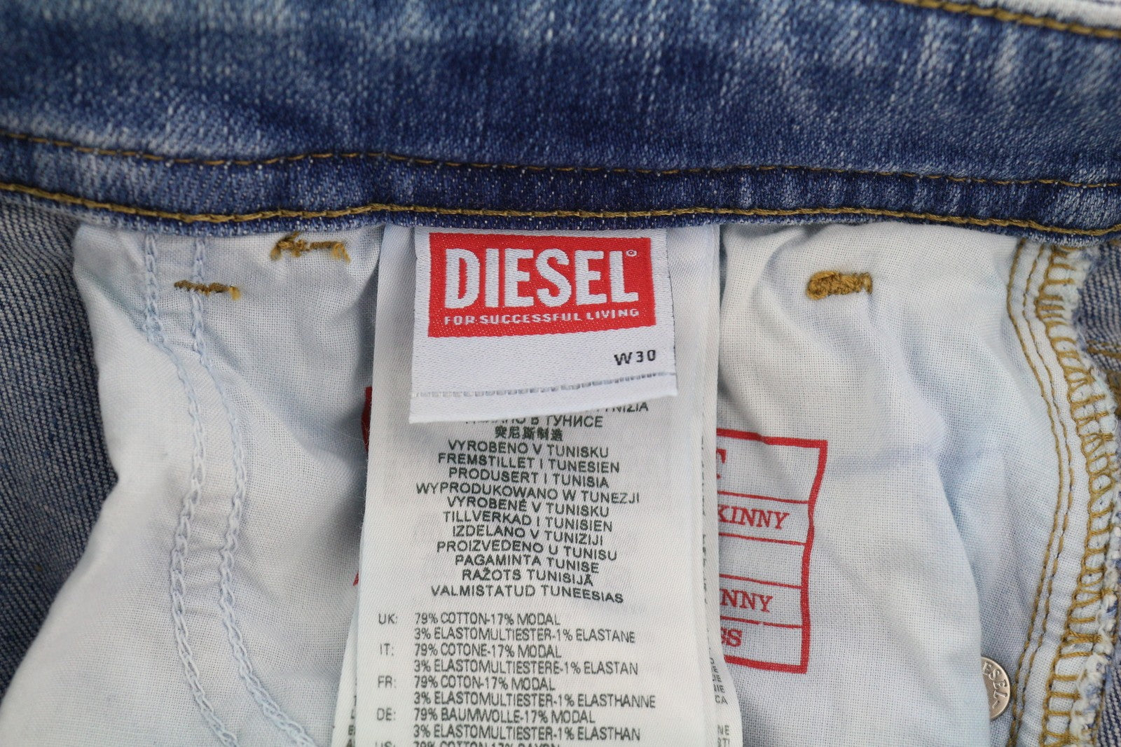 DIESEL 2017 Slandy 09B08 moteriški džinsai W30/L32 itin aptempti vidutinio juosmens, rekomenduojama kaina – 250 € 