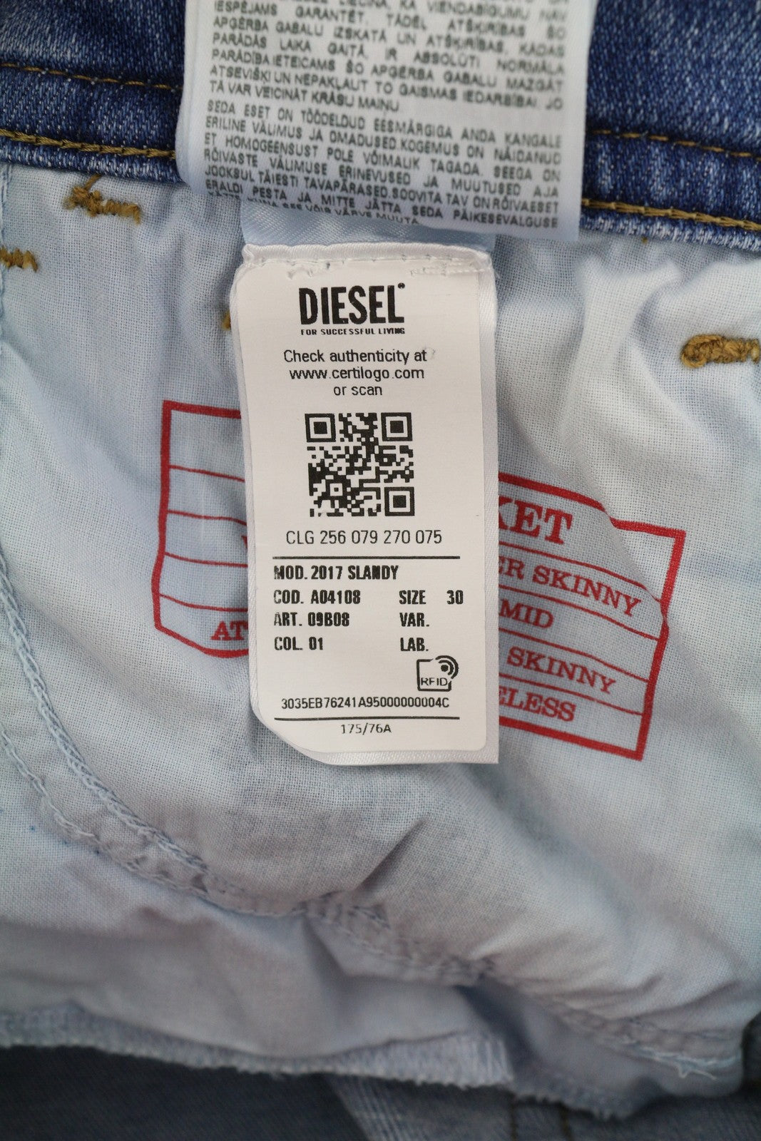 DIESEL 2017 Slandy 09B08 moteriški džinsai W30/L32 itin aptempti vidutinio juosmens, rekomenduojama kaina – 250 € 
