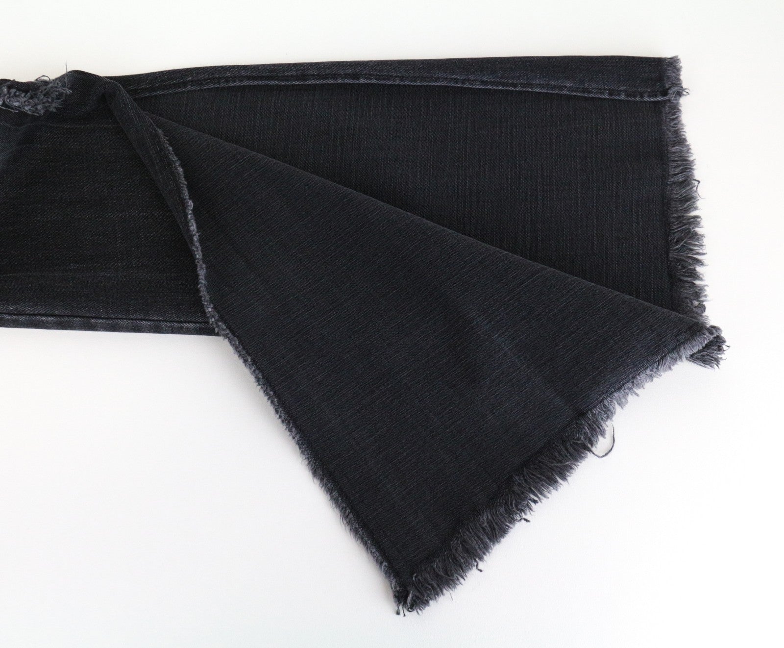 DIESEL D-Ebbey-F 081AH moteriški džinsai W26/L32 su laisvu kirpimu, tampria medvilnine juostele ir pilkais plyšiais.