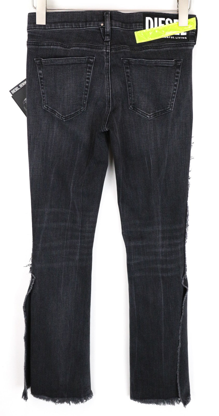 DIESEL D-Ebbey-F 081AH moteriški džinsai W26/L32 su laisvu kirpimu, tampria medvilnine juostele ir pilkais plyšiais.