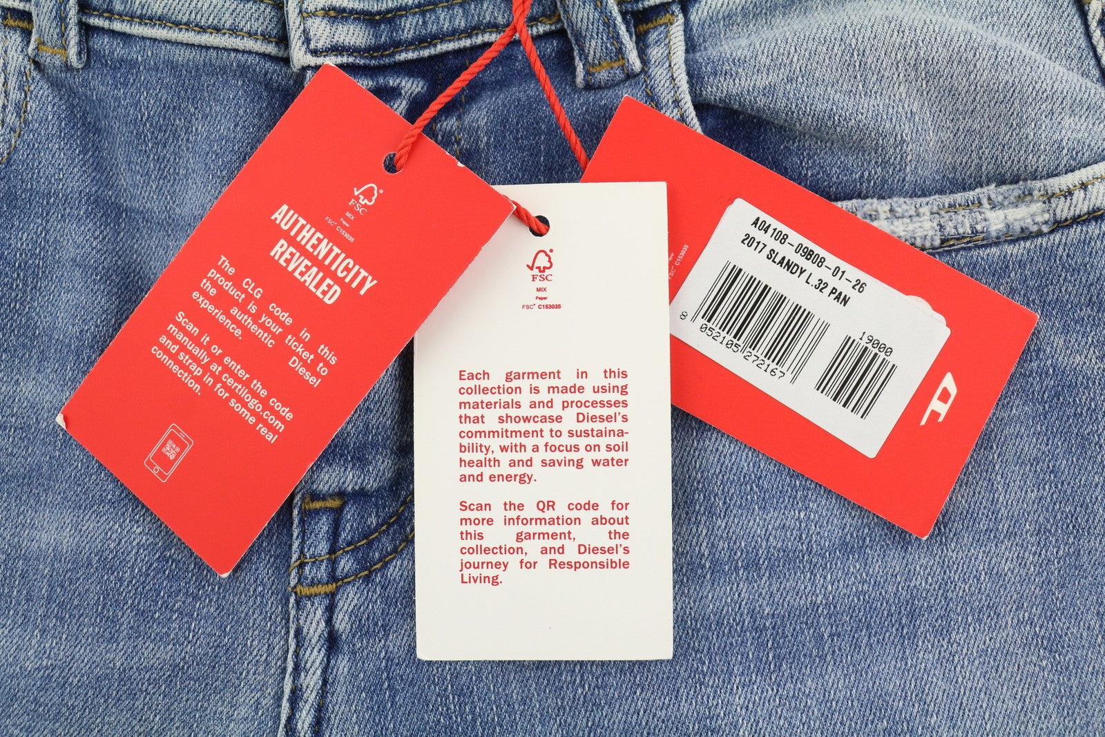 DIESEL 2017 Slandy 09B08 moteriški džinsai W26/L32 itin aptempti vidutinio juosmens, rekomenduojama kaina – 250 € 