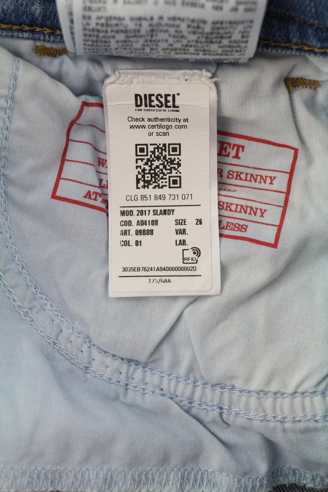 DIESEL 2017 Slandy 09B08 moteriški džinsai W26/L32 itin aptempti vidutinio juosmens, rekomenduojama kaina – 250 € 