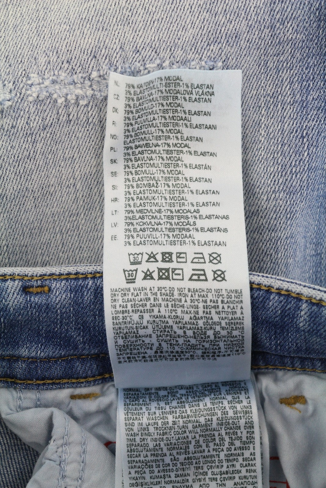 DIESEL 2017 Slandy 09B08 moteriški džinsai W26/L32 itin aptempti vidutinio juosmens, rekomenduojama kaina – 250 € 