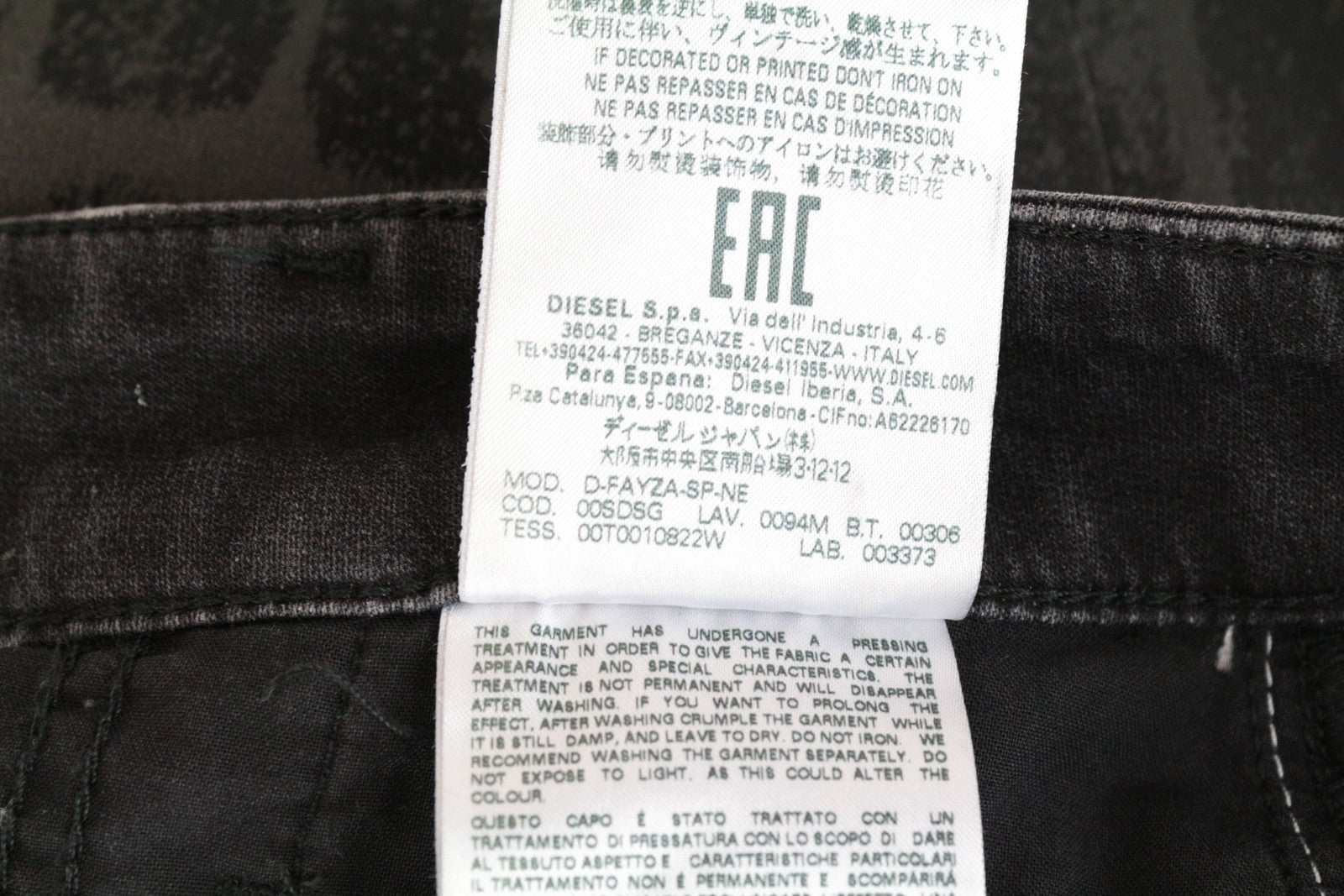 DIESEL D-Fayza-SP-NE 0094M moteriški džinsai W26 Jogg Sweat Boyfriend juodi gyvūnų rašto