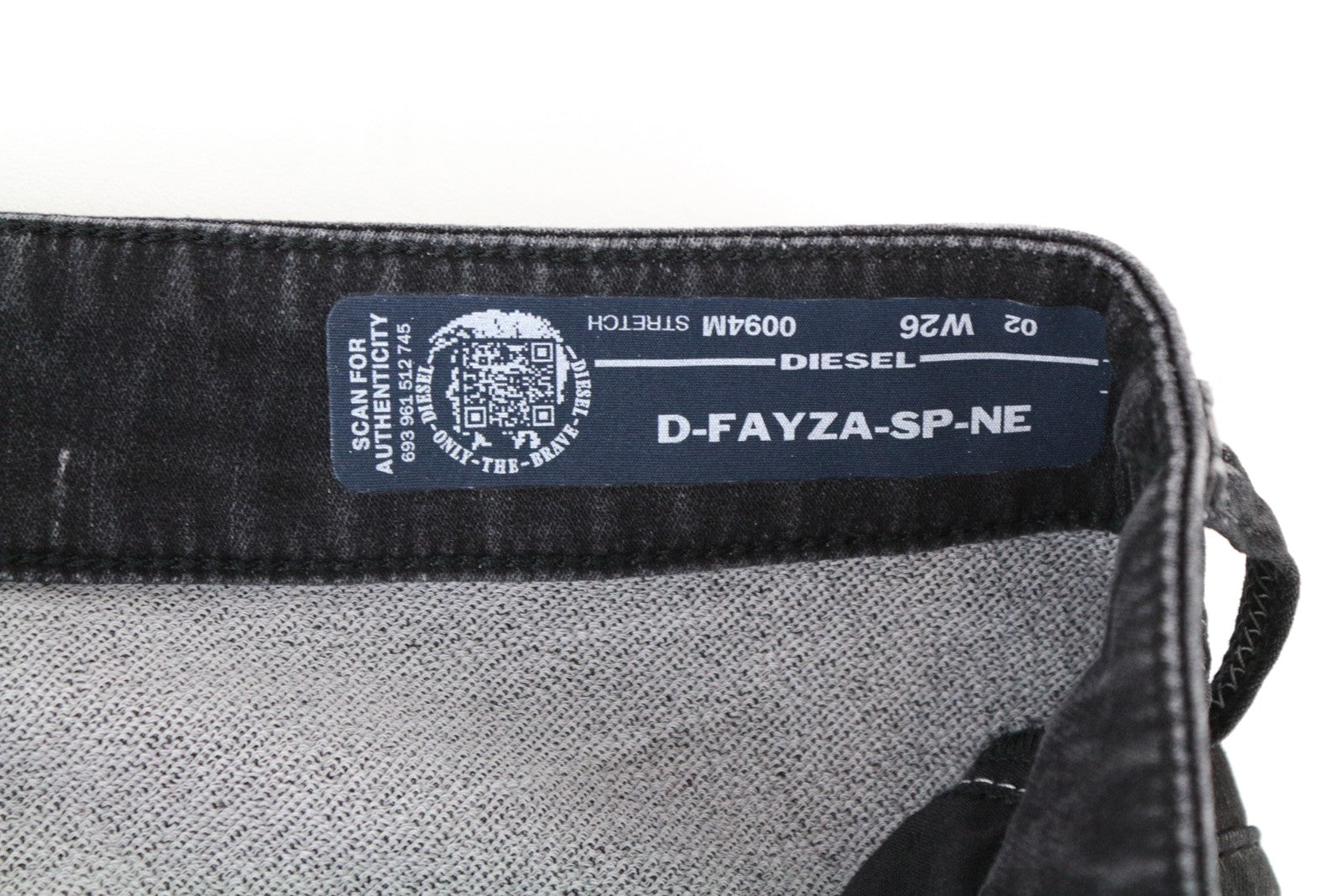 DIESEL D-Fayza-SP-NE 0094M moteriški džinsai W26 Jogg Sweat Boyfriend juodi gyvūnų rašto