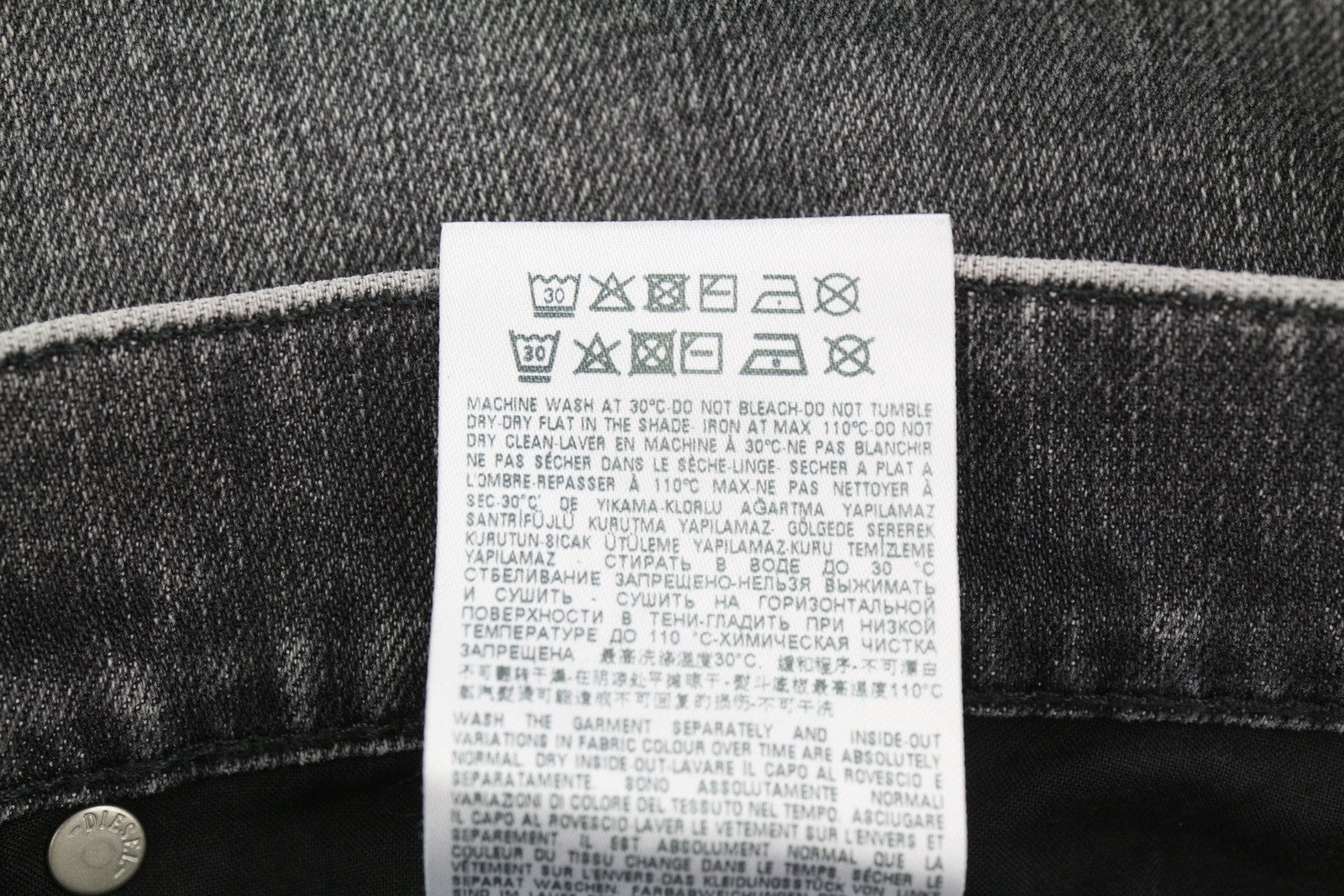 DIESEL 2019 D-Strukt 09D20 vyriški džinsai W32/L32 Slim vidutinio juosmens, su aptemptais kraštais, rekomenduojama kaina 195 € 