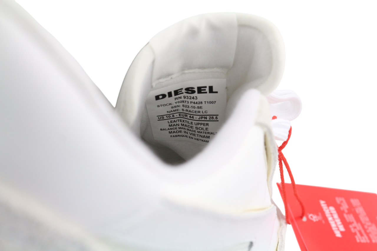 DIESEL S-Racer-Lc vyriški sportbačiai su šviesiais nėriniuotais kraštais, EU44, baltos odos, rekomenduojama kaina – 195 € 