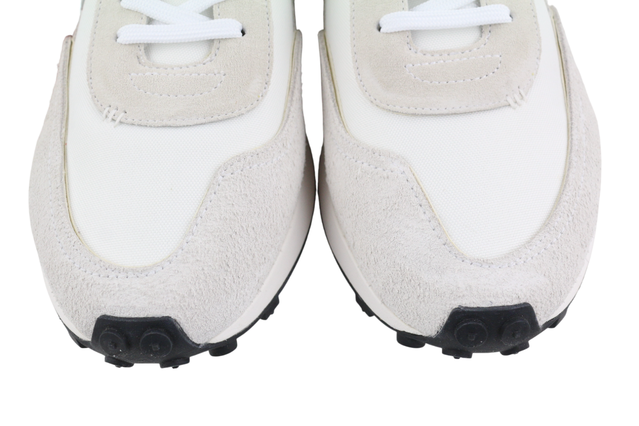 DIESEL S-Racer-Lc vyriški sportbačiai su šviesiais nėriniuotais kraštais, EU44, baltos odos, rekomenduojama kaina – 195 € 