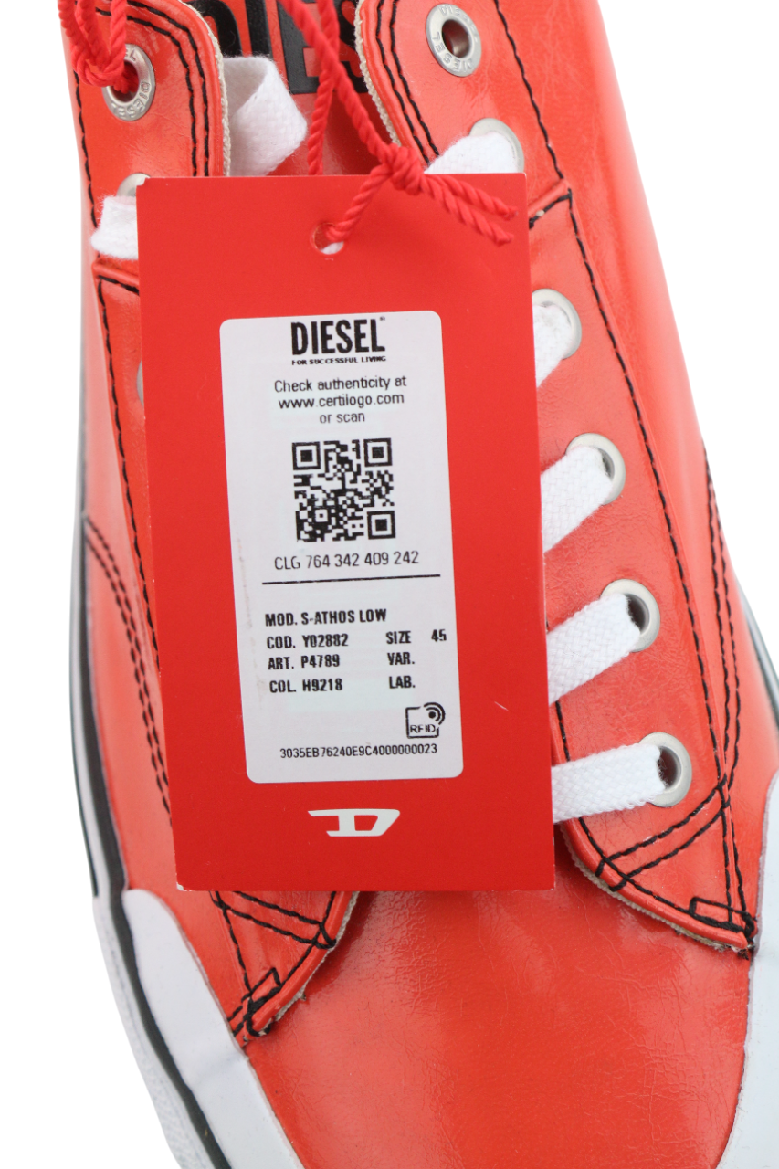 DIESEL S-Athos žemapadžiai vyriški sportbačiai, 45 dydis, raudoni, dengti, rekomenduojama mažmeninė kaina – 160 €, suvarstomi sportbačiai. 