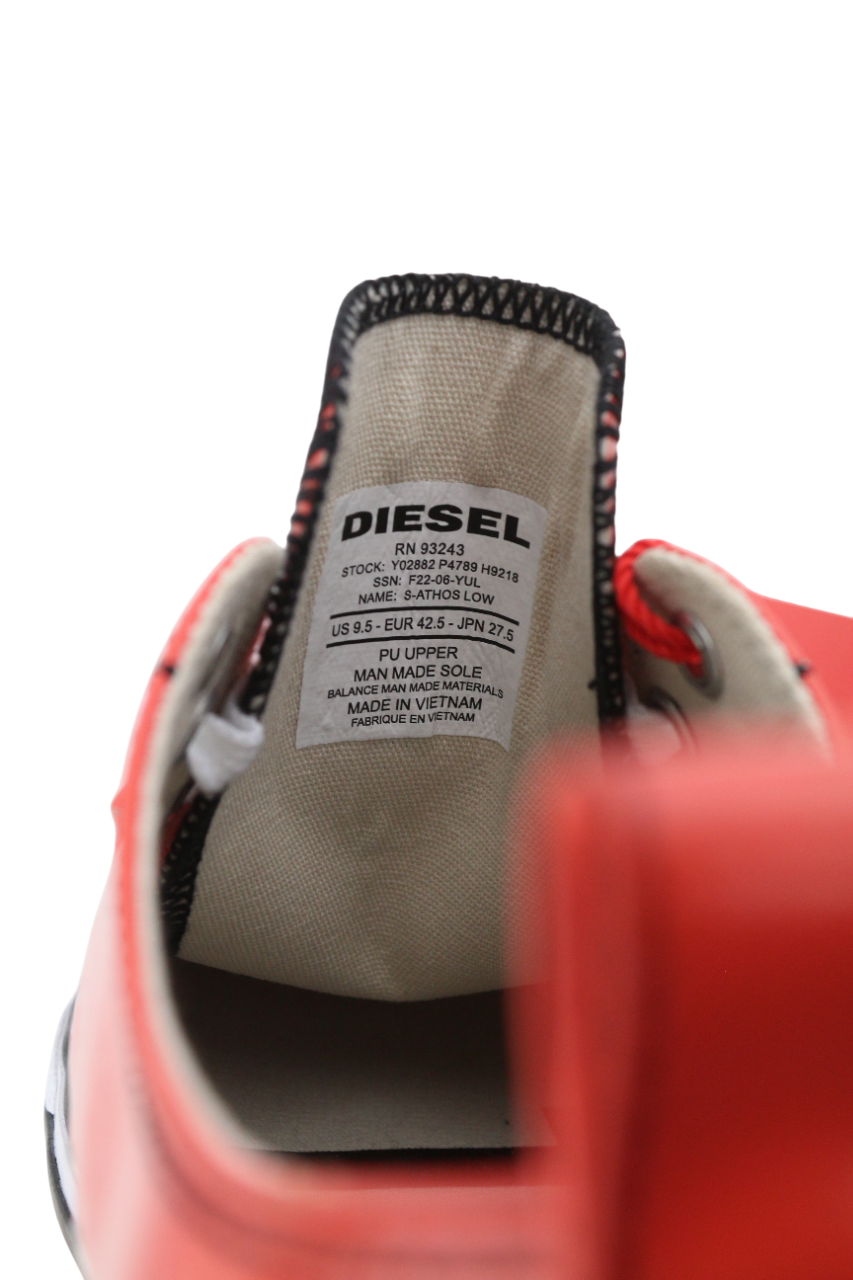 DIESEL S-Athos žemo lygio vyriški sportbačiai, 42,5 dydžio, raudoni, dengti raišteliais, rekomenduojama kaina – 160 € 