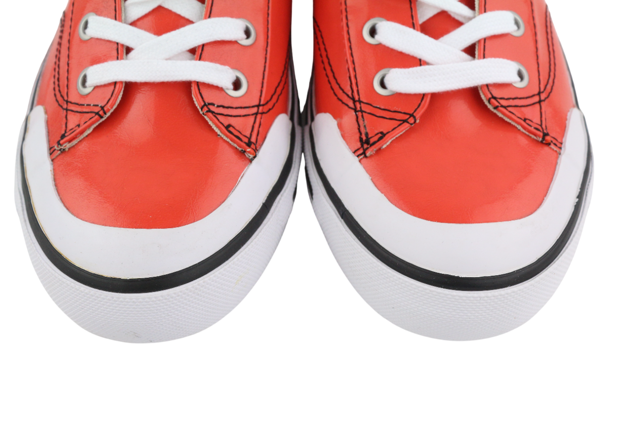 DIESEL S-Athos žemo lygio vyriški sportbačiai, 42,5 dydžio, raudoni, dengti raišteliais, rekomenduojama kaina – 160 € 