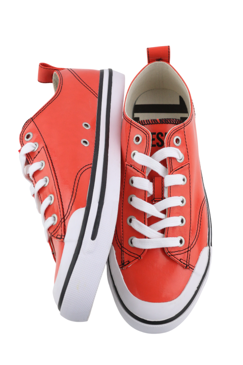 DIESEL S-Athos žemo lygio vyriški sportbačiai, 42,5 dydžio, raudoni, dengti raišteliais, rekomenduojama kaina – 160 € 