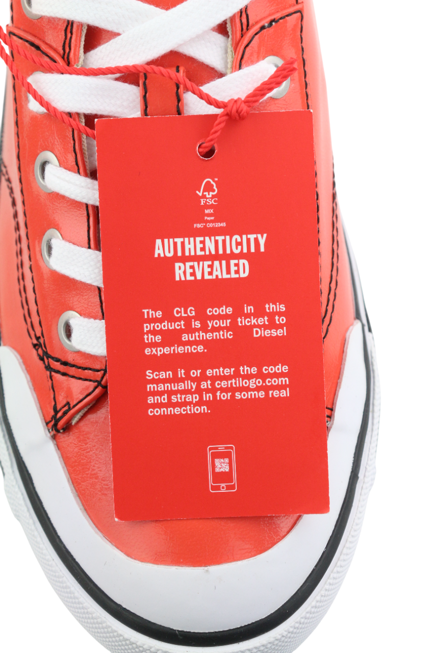 DIESEL S-Athos žemakulniai vyriški sportbačiai, 42 dydžio, raudoni, dengti nėriniuotais kraštais, rekomenduojama kaina – 160 €. 