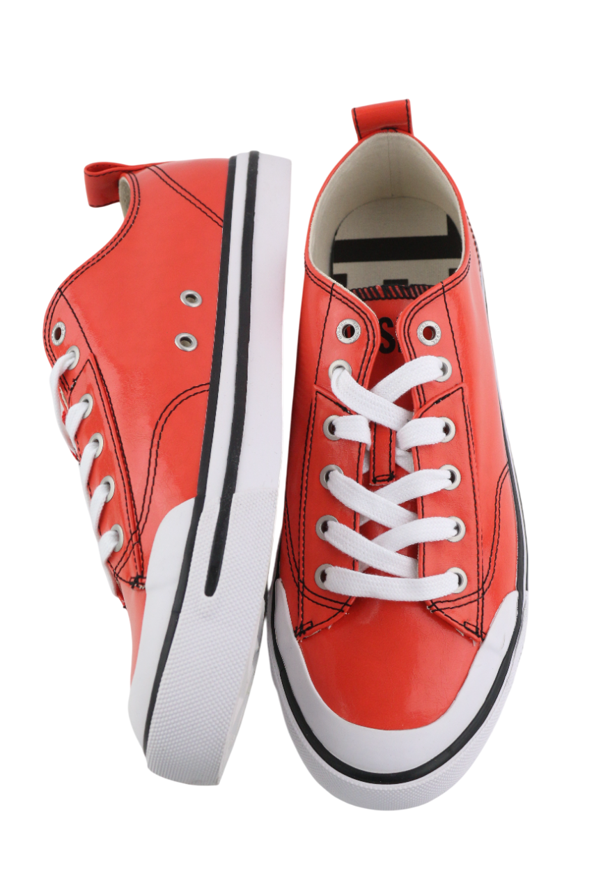 DIESEL S-Athos žemakulniai vyriški sportbačiai, 42 dydžio, raudoni, dengti nėriniuotais kraštais, rekomenduojama kaina – 160 €. 