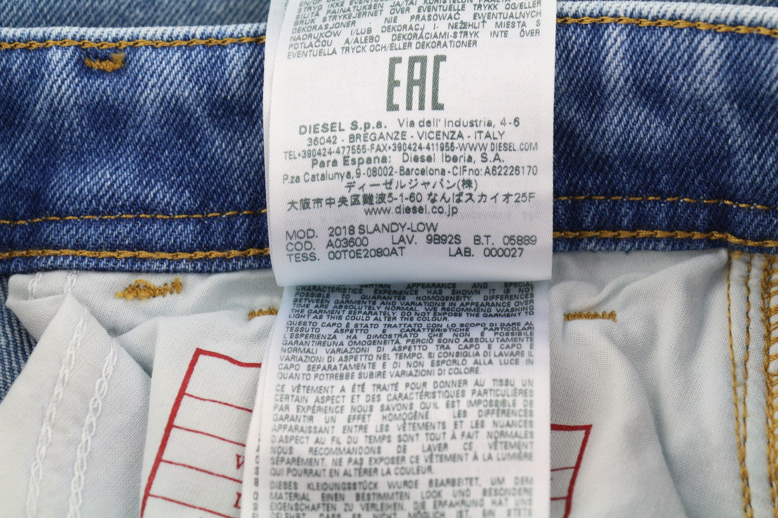 DIESEL 2018 Slandy Low 9B92S moteriški džinsai W26/L32 itin aptempti, žemo ūgio, rekomenduojama mažmeninė kaina – 160 € 