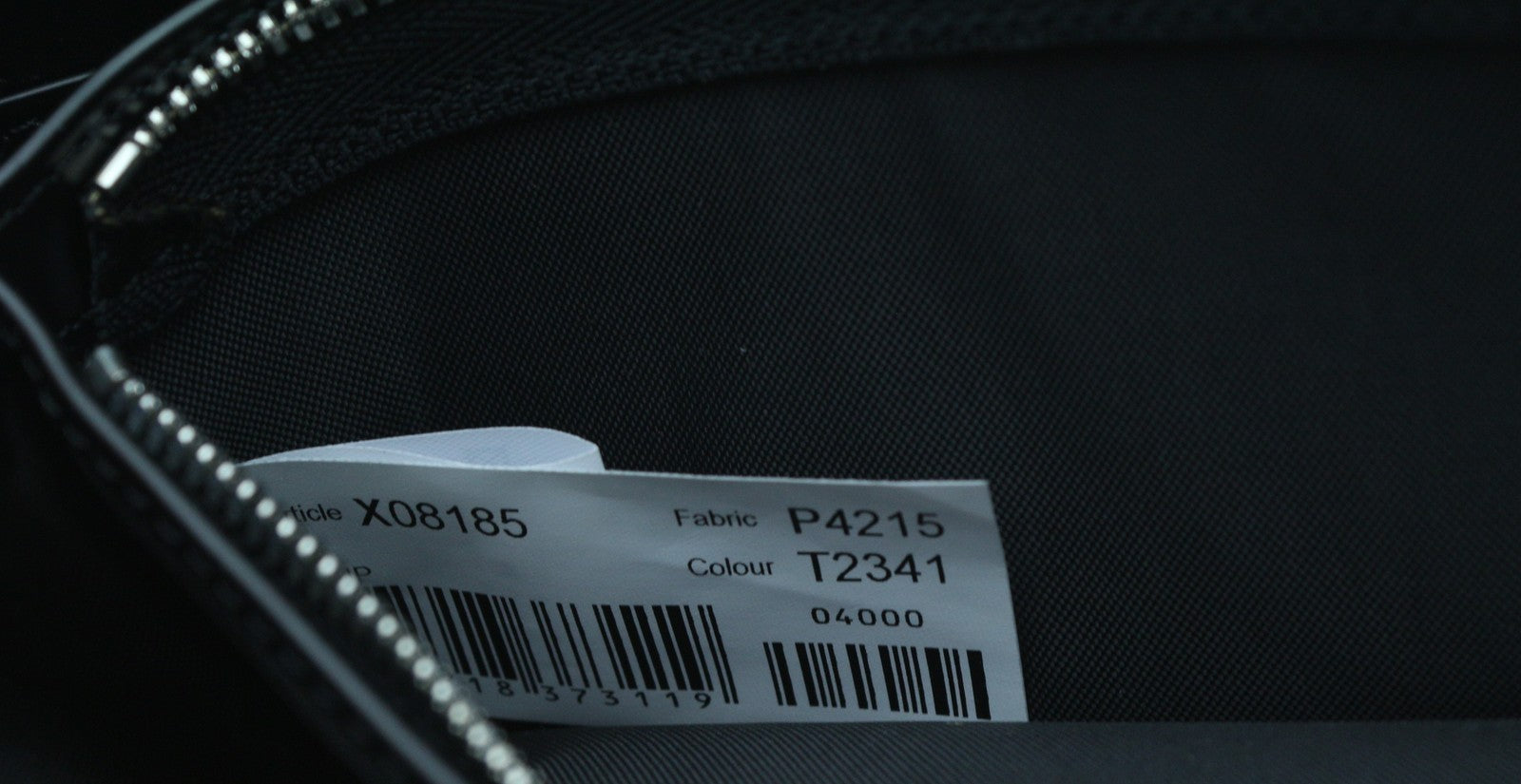 DIESEL unisex piniginė, VIENO DYDŽIO, skalbta tamsiai ruda, užsegama užtrauktuku, rekomenduojama kaina – 150 € 