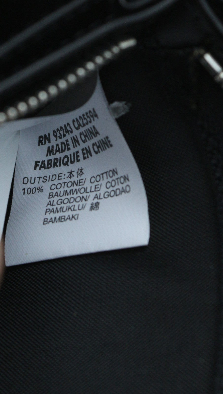 DIESEL unisex piniginė, VIENO DYDŽIO, skalbta tamsiai ruda, užsegama užtrauktuku, rekomenduojama kaina – 150 € 