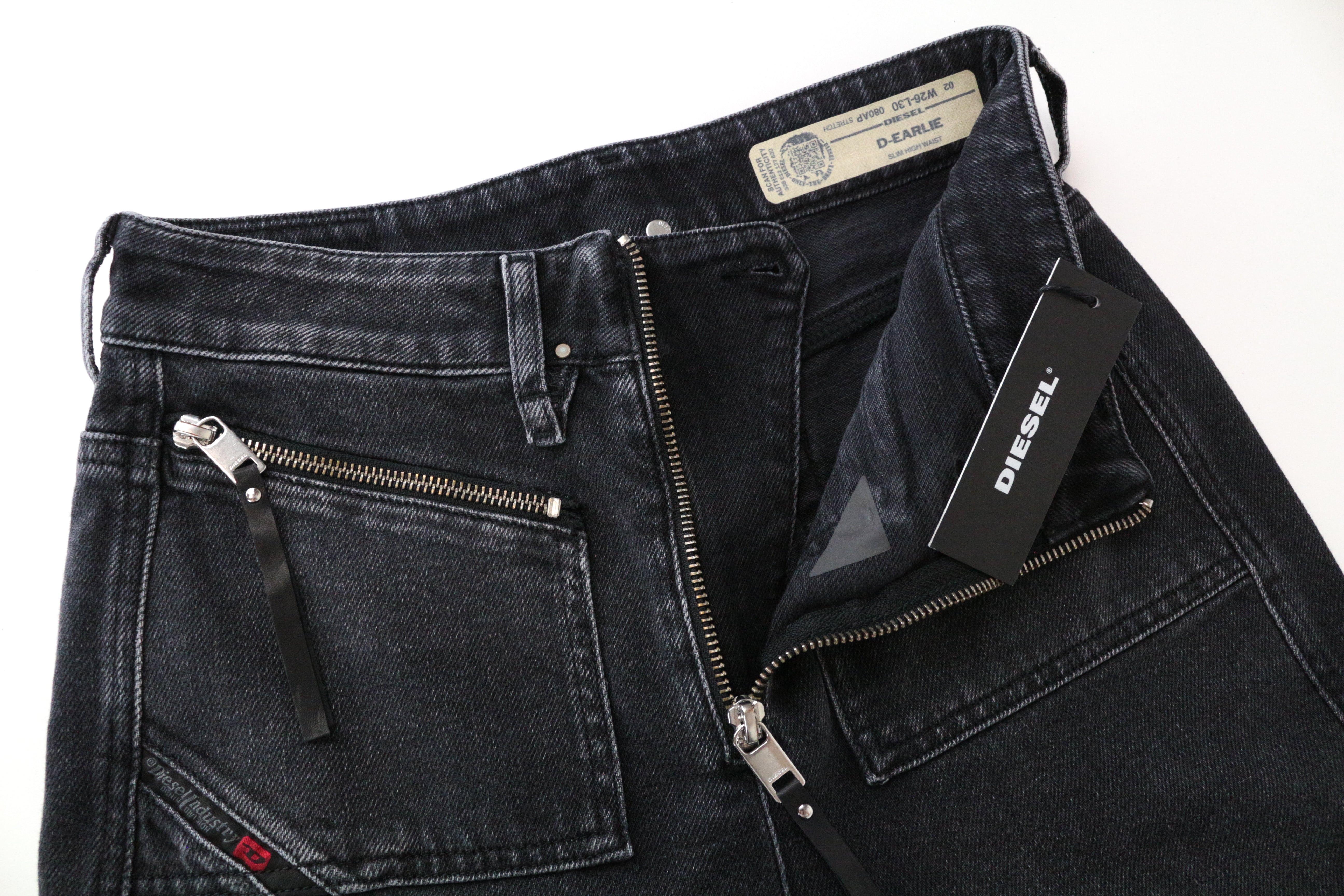 DIESEL D-Earlie 080AP W26/L30 juodi medvilniniai trumpi ploni moteriški džinsai 
