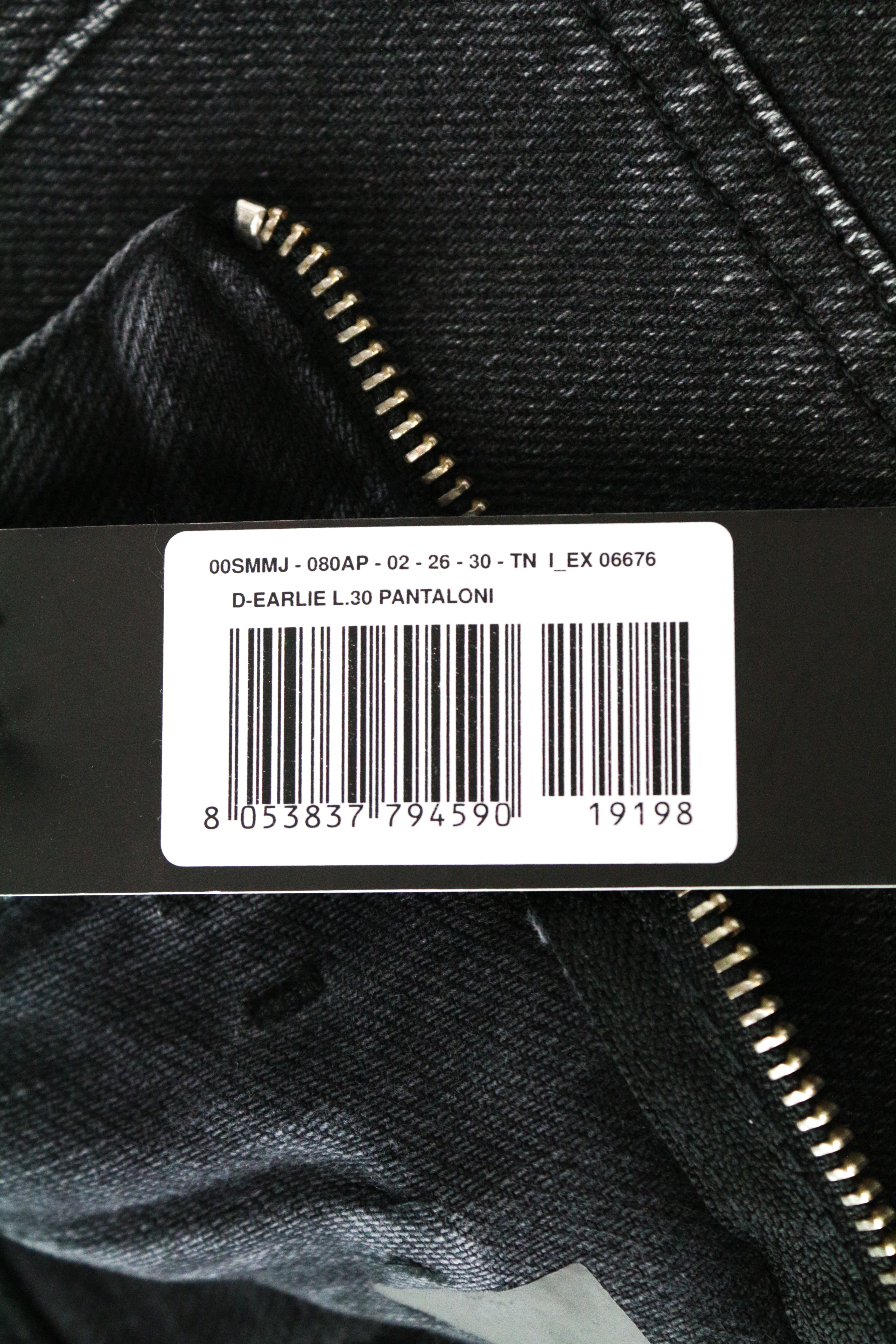 DIESEL D-Earlie 080AP W26/L30 juodi medvilniniai trumpi ploni moteriški džinsai 