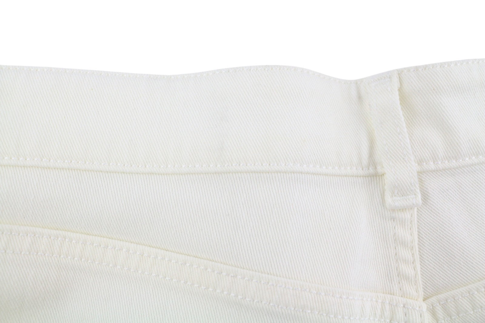 PT TORINO Cyndi moteriški džinsai W28 balti aukštu juosmeniu platėjančiomis klešnėmis. Rekomenduojama kaina – 250 €. 