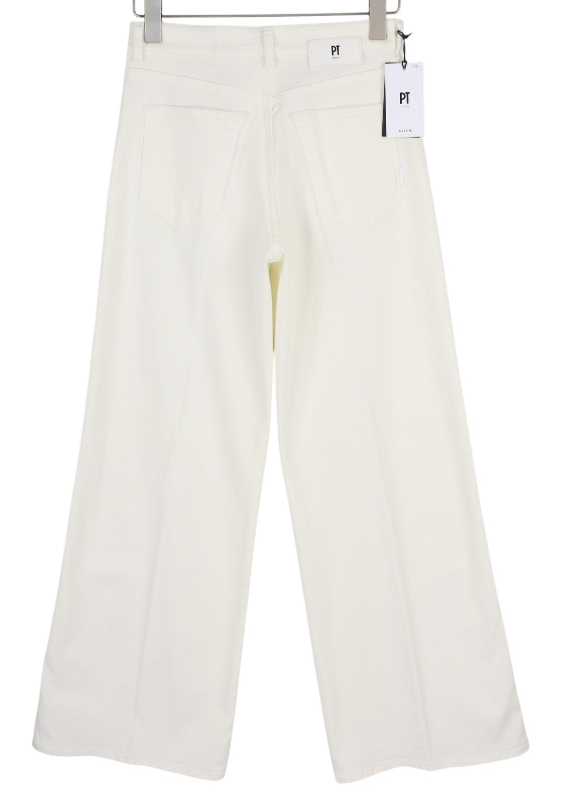 PT TORINO Cyndi moteriški džinsai W28 balti aukštu juosmeniu platėjančiomis klešnėmis. Rekomenduojama kaina – 250 €. 