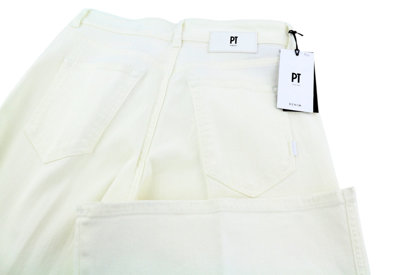 PT TORINO Cyndi moteriški džinsai W28 balti aukštu juosmeniu platėjančiomis klešnėmis. Rekomenduojama kaina – 250 €. 