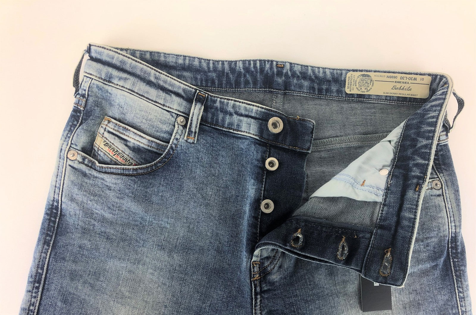 DIESEL Babhila 069BN moteriški W30/L30 tamprūs aptempti mėlyni džinsai su sagomis 