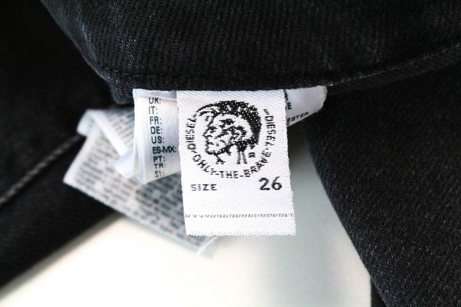 DIESEL D-Earlie 080AP W26/L34 Slim Crop Fit juodi tamprūs moteriški džinsai 