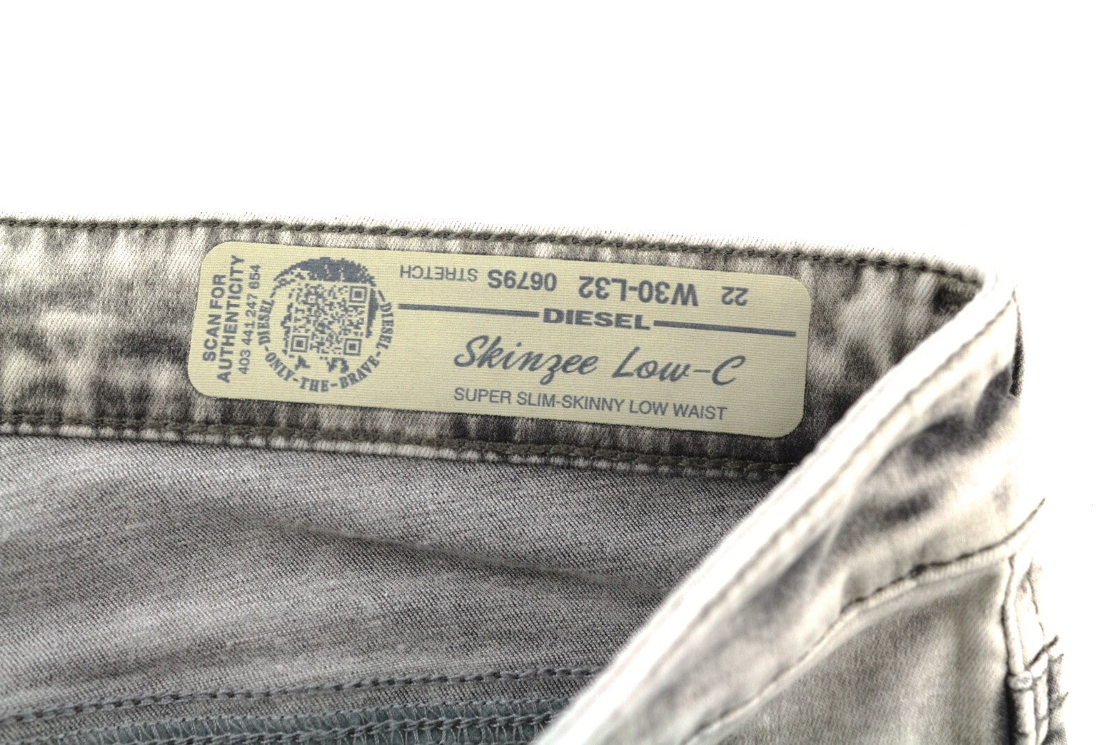 DIESEL Skinzee Low-C 0679C moteriški džinsai W30/L32 Super Slim Skinny Waist pilki 