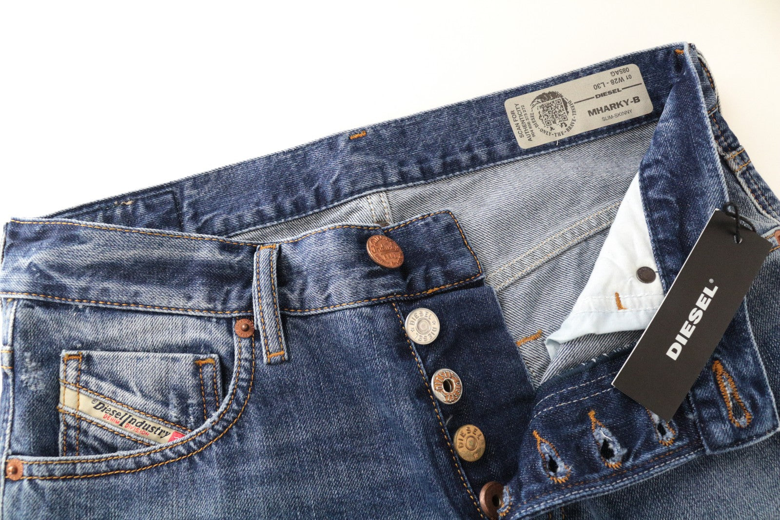 DIESEL Mharky-B 085AG vyriški W28/L30 aptempti mėlyni skalbti džinsai 