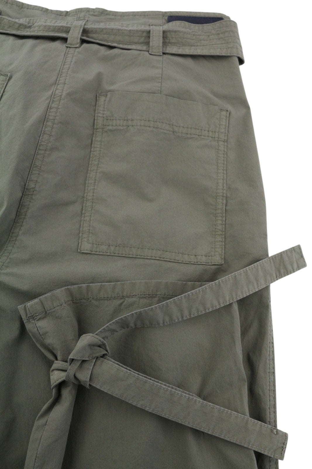 LIU JO moteriškos kelnės su krovininėmis kišenėmis, W28 chaki spalvos, su diržu aukštu juosmeniu. 