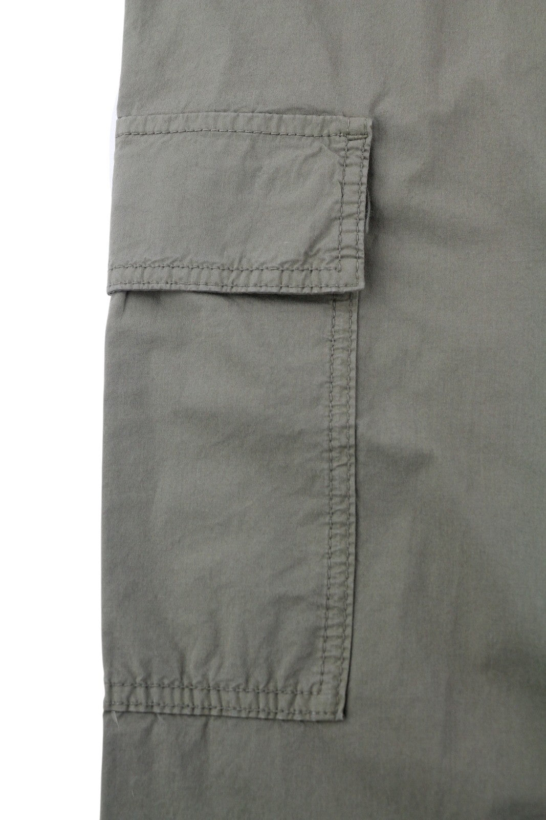 LIU JO moteriškos kelnės su krovininėmis kišenėmis, W28 chaki spalvos, su diržu aukštu juosmeniu. 