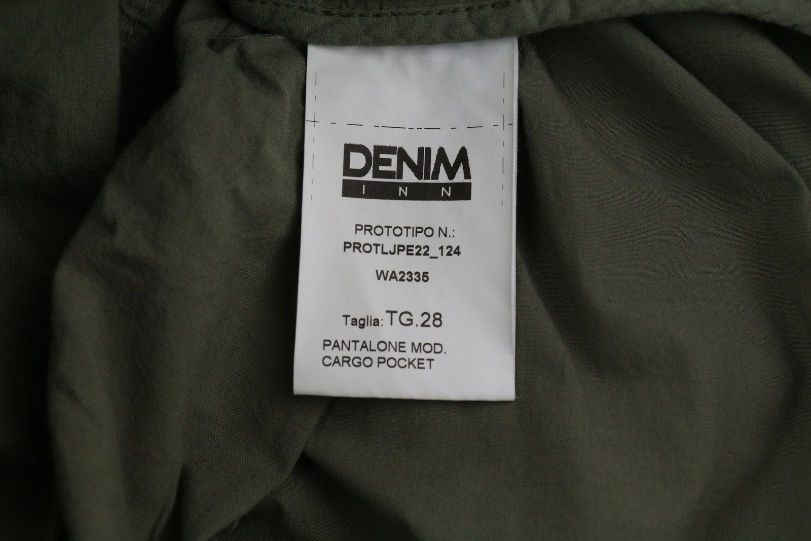 LIU JO moteriškos kelnės su krovininėmis kišenėmis, W28 chaki spalvos, su diržu aukštu juosmeniu. 