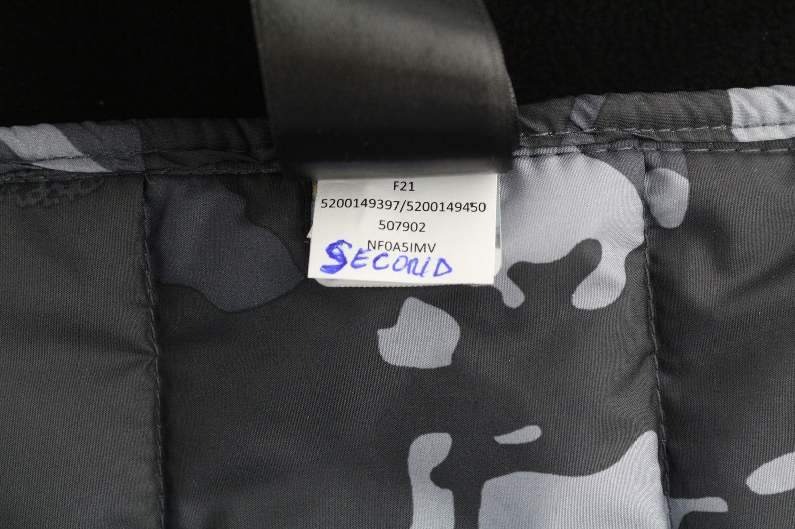 „THE NORTH FACE“ nauja vatinė vyriška liemenė XS su užtrauktuku, izoliacija, dygsniuota, kamufliažinė 