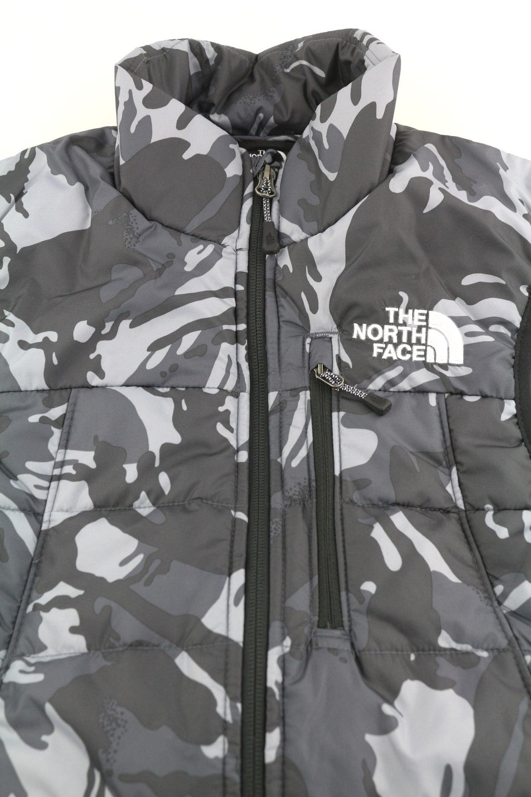 „THE NORTH FACE“ nauja vatinė vyriška liemenė XS su užtrauktuku, izoliacija, dygsniuota, kamufliažinė 