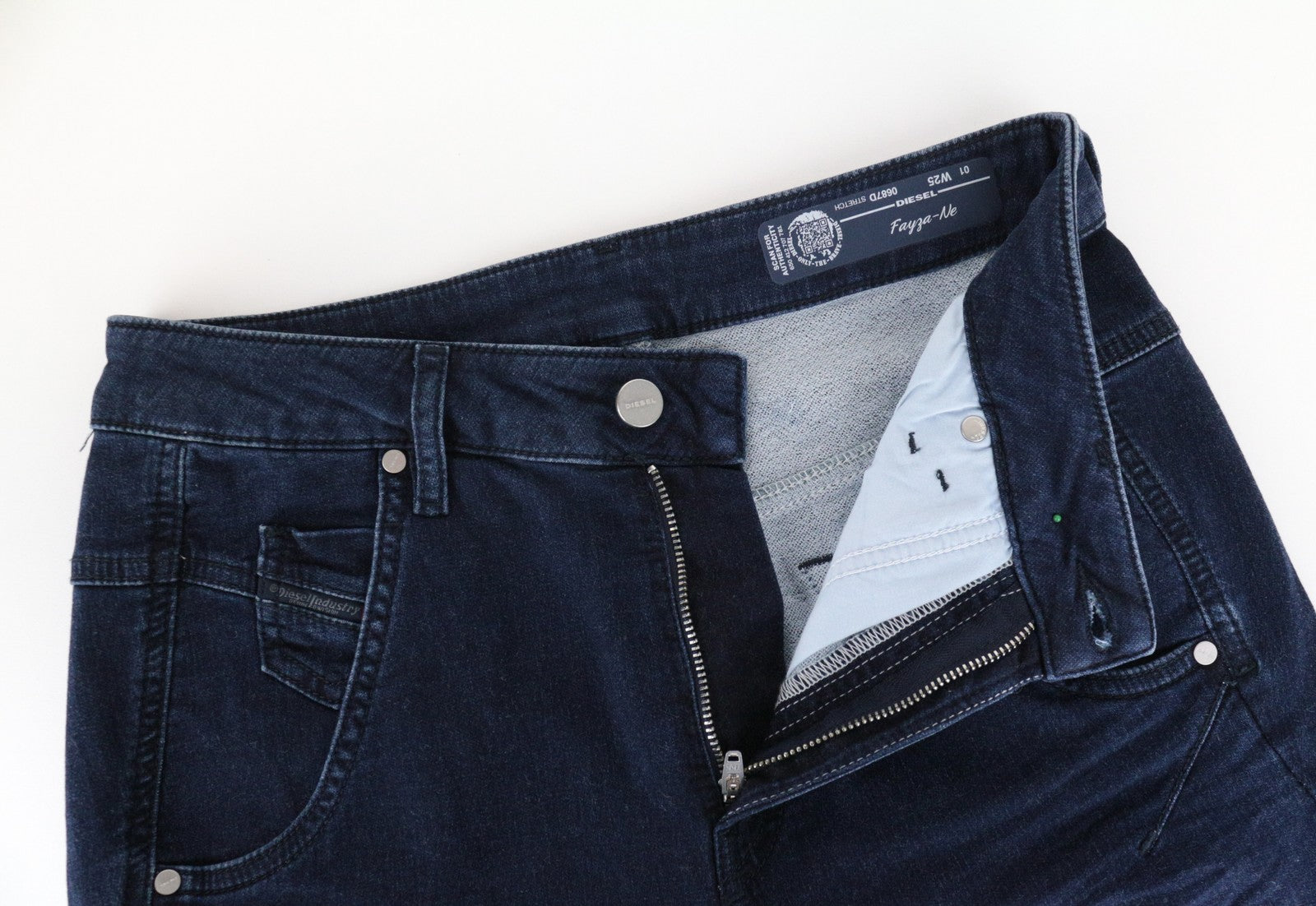 DIESEL Fayza-Ne 0687D moteriški džinsai W25 mėlyni Jogg Boyfriend Fit tamprūs skalbinių rašto džinsai 