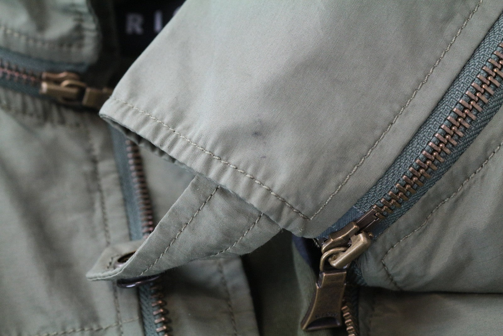 RICHMOND vyriška 48 žalia lengva laisvalaikio ilgarankovė vienaeilė striukė 